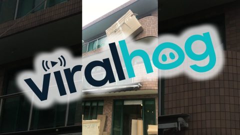 Unsecured Mattress Flops From Third Floor || ViralHog