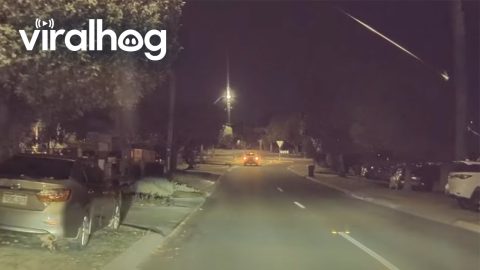 Meteor Streaks Across Perth Skies || ViralHog