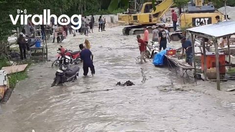 Rare Bono Wave Floods Shore || ViralHog
