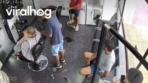 Barber Shaves His Head in Support of Client Undergoing Cancer Treatment || ViralHog