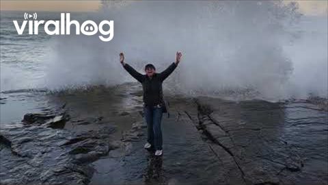 Woman Wants Photo With Waves || ViralHog