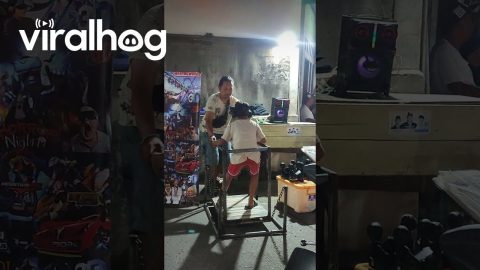 Manual Manipulation of Virtual Reality || ViralHog
