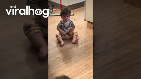 Boy Sees Bubbles For the First Time || ViralHog
