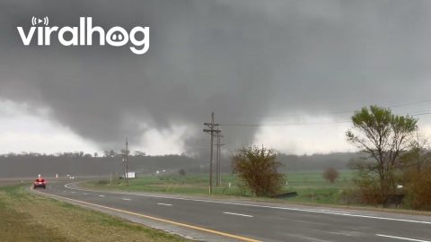 Multi-Vortex Tornado Forming Near Omaha || ViralHog
