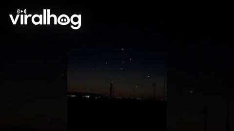 Fantastic Lights Spotted Falling Above Arizona || ViralHog