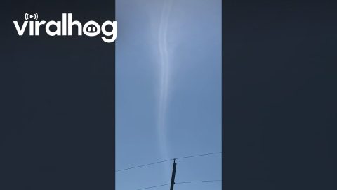 Dust Devil Rises High Into the Sky || ViralHog