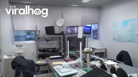 Building Shaking During Japan Earthquake || ViralHog