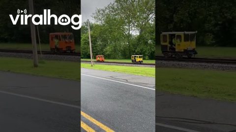 Railroad Speeder Parade || ViralHog