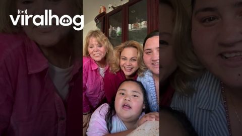 Four Generations Of Mothers Pose With Daughter || ViralHog