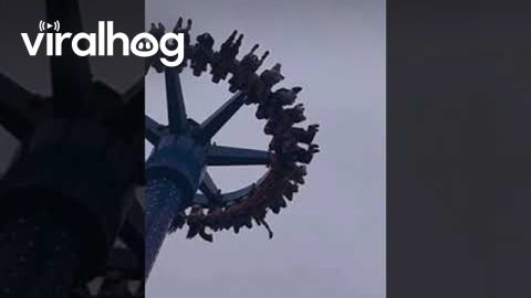 Oregon Amusement Park Ride Malfunction Leaves People Stuck Upside Down || ViralHog