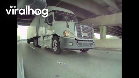 Texas Trucker Takes Over Tennessee Interstate || ViralHog