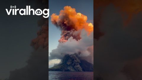 Beautiful Eruption of the Mount Stromboli Volcano || ViralHog