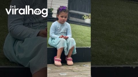Girl Loves Slugs || ViralHog