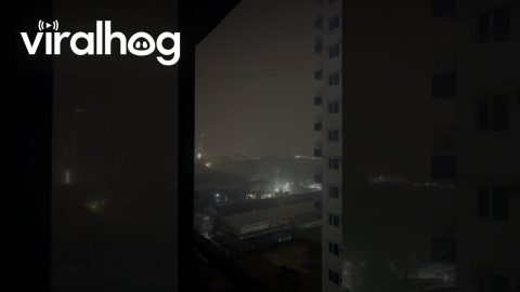Purple Lightning in Manila || ViralHog