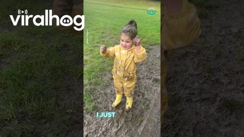 Toddler Makes Mud Hat || ViralHog