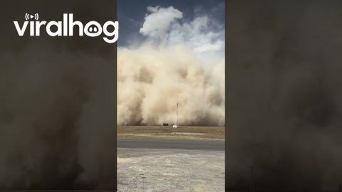 Huge Dust Storm Near Lake in China || ViralHog