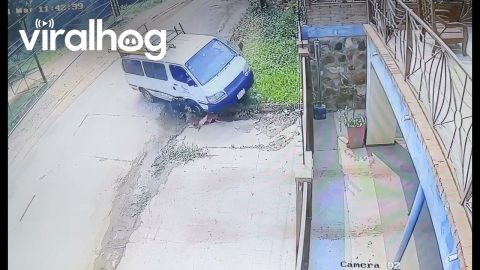 Van Swerves Into Closed Garage || ViralHog