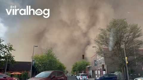 Giant Dust Storm Rolls Into Moscow, Idaho || ViralHog