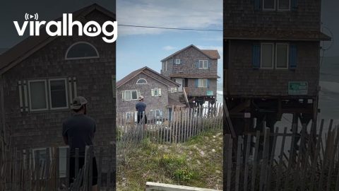 North Carolina Home Falls Into the Ocean || ViralHog