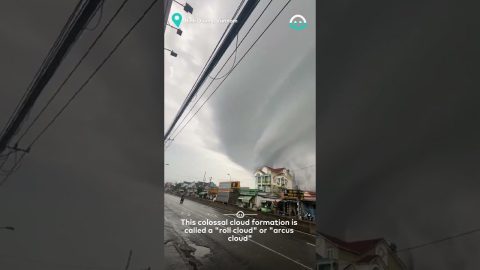 Tsunami Cloud Phenomenon || ViralHog