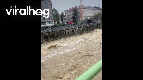 Flooding in Vienna || ViralHog