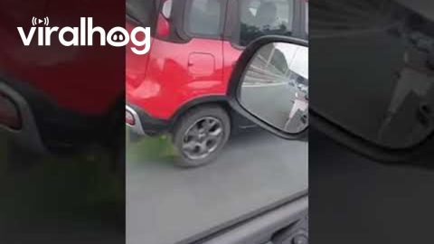 Motorist Drives Down Highway on a Broken Wheel || ViralHog