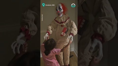Daughter LOVES Creepy Clown || ViralHog