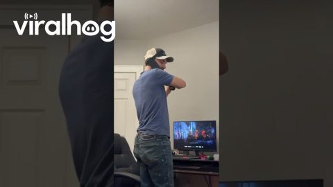 Gamer Improvises Headset with Tape and Phone || ViralHog