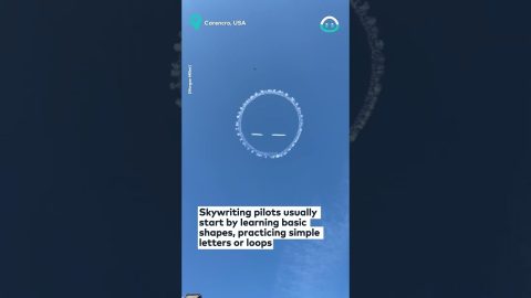 Airplane Draws Images in Sky || ViralHog