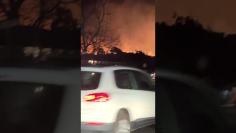 Oakridge Residents Evacuate From California Wildfire || ViralHog