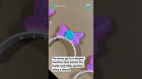 Satisfying Plastic Bow Painting || ViralHog