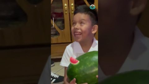 Kid LOVES Watermelon Gift || ViralHog