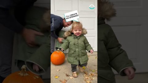 Toddlers Have Troublesome Time at Photoshoot || ViralHog