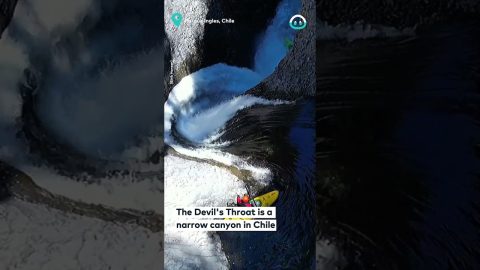 Extreme Kayaker Plunges Down Devil's Throat || ViralHog