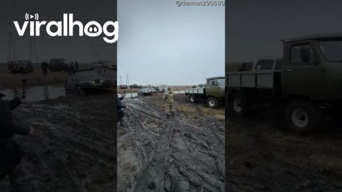 Unsecured Tow Rope Flies Off || ViralHog