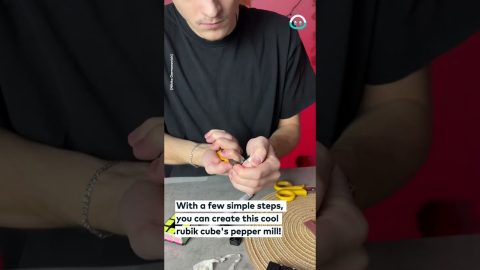 Pepper Mill Out Of A Rubik's Cube || ViralHog