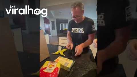 Banana Charges Phone || ViralHog