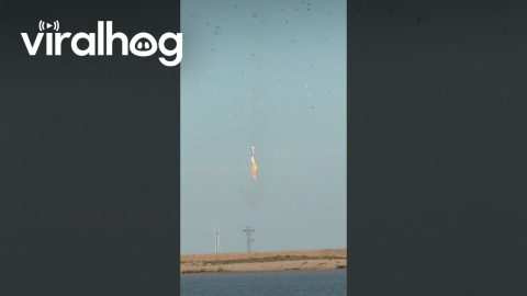 Reusable Rocket Booster Returns To Base || ViralHog