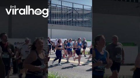 Mr. Bean Crushing It at the Manchester Marathon || ViralHog