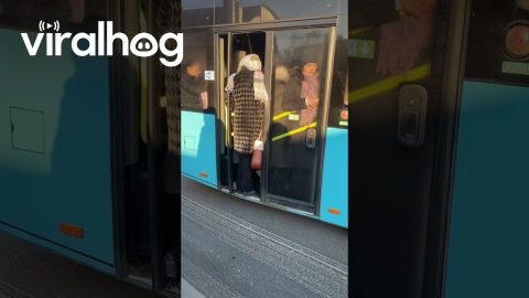 Crowded Bus Doors Don't Quite Close || ViralHog