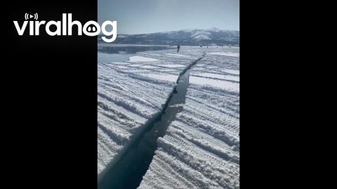 Crack Appears In Sea Of ​​Okhotsk Ice || ViralHog