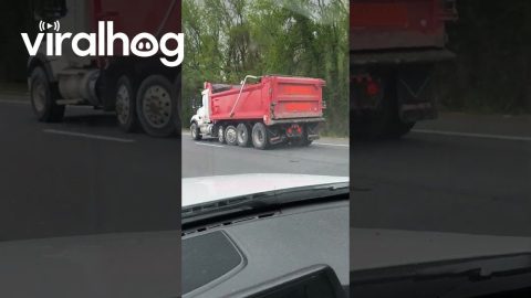 Wobbly Dump Truck Baddie || ViralHog