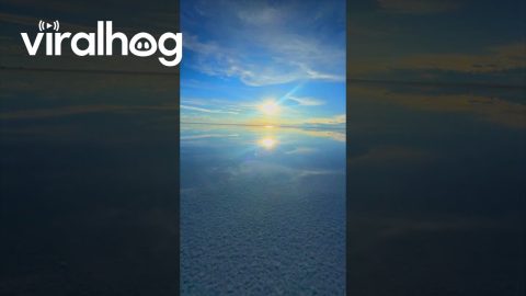 Lake Reflects Heaven On Earth || ViralHog
