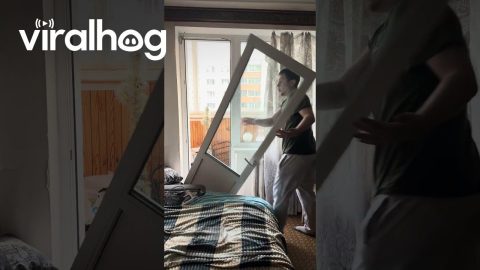 Balcony Door Falls Off || ViralHog