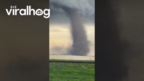 Tornado in Bennett, Colorado || ViralHog