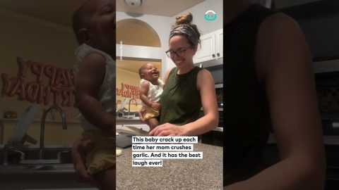 Baby Laughs At Crushed Garlic || ViralHog