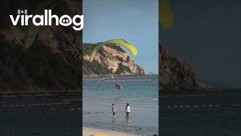 Paramotorists Fly Into Water || ViralHog