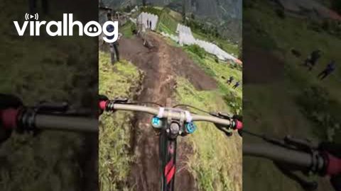 Downhill El Calvario Trail in Pimampiro || ViralHog