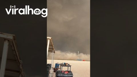 West Texas Storm Cell on Drilling Rig Location || ViralHog