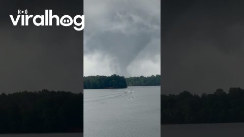 Tornado in Gainesville Georgia || ViralHog